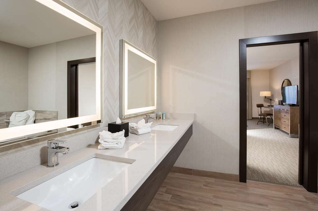 Pomeroy Hotel Fort Mcmurray Amenities photo