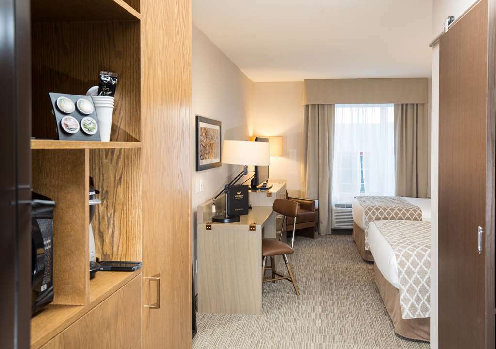 Pomeroy Hotel Fort Mcmurray Room photo